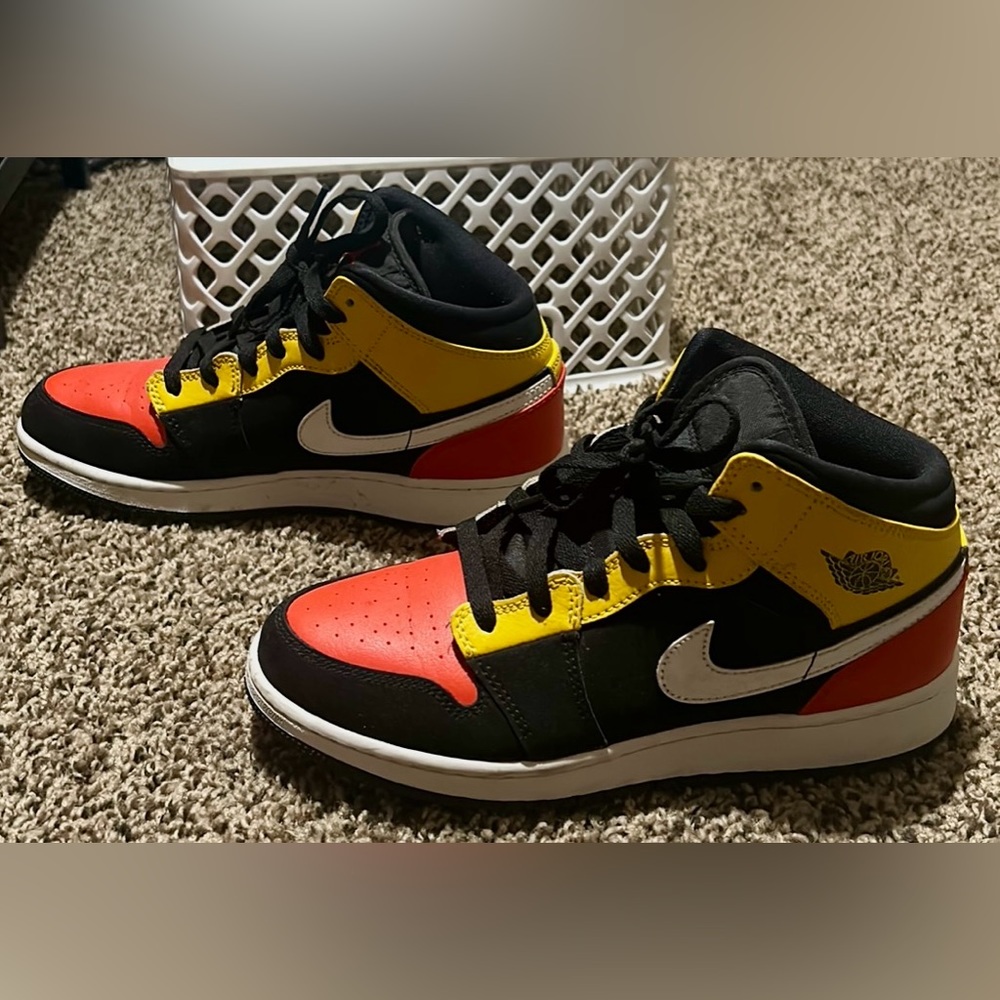 Jordan 1 Black Amarillo’s